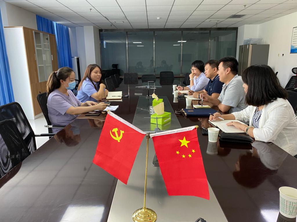 双方领导洽谈